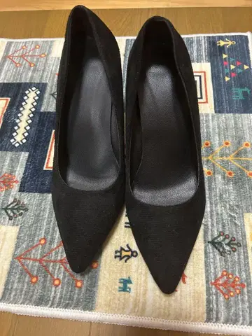 블랙 스틸레토 하이힐
