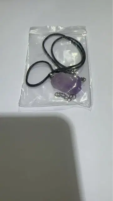 보라색 돌 목걸이