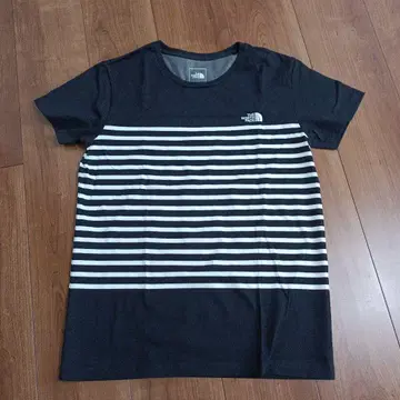 THE NORTH FACE 블랙 티셔츠