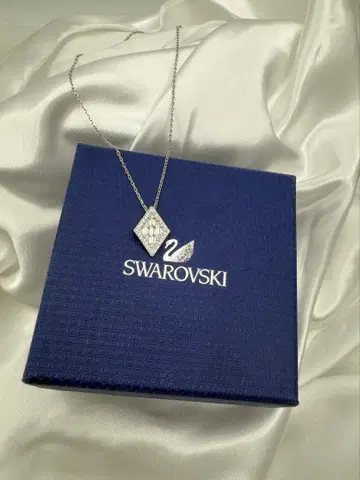 SWAROVSKI 스와로브스키 펜던트 목걸이 크리스탈 박스 포함