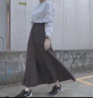 PHEENY 도트 레이온 스커트