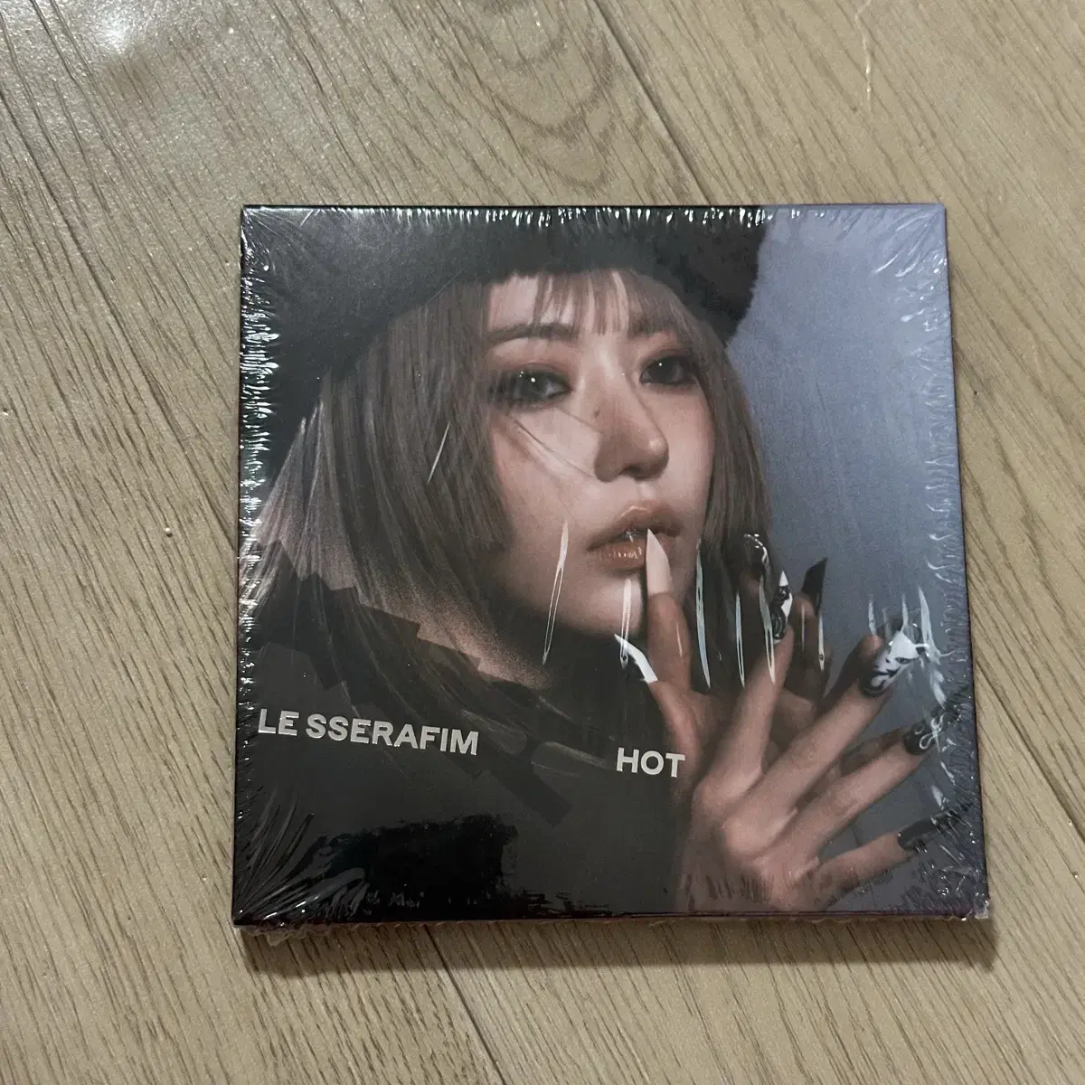 Le Sserafim Japanese album HOT sakura ver