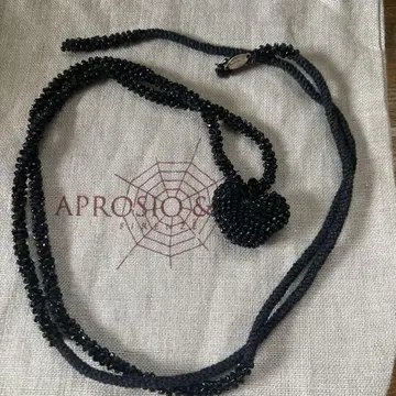 Aprosio&Co 블랙 컬러 하트 목걸이