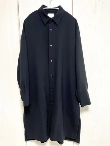 Lui's 블랙 롱 셔츠