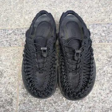 KEEN 유니크 샌들 블랙