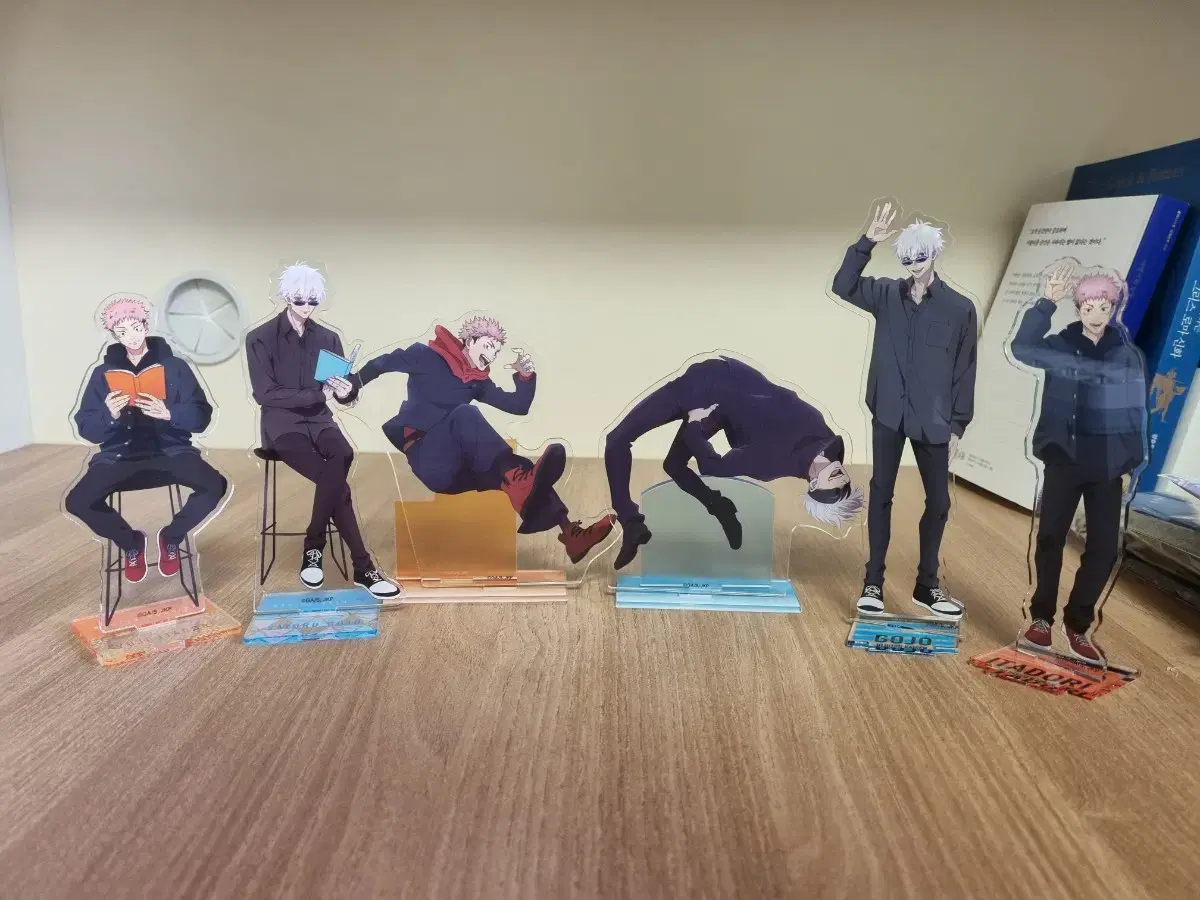 Quick sale) Jujutsu Kaisen acrylic stand, Satoru Gojo, Yuji Itadori bulk