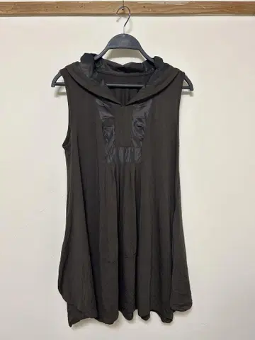 RES RALIQUE 슬리브리스 원피스