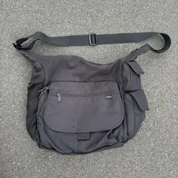 L.L.Bean 블랙 메신저 백