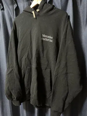 Mercedes Anchor inc. 블랙 후드티