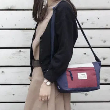 moz 초승달형 숄더백 트리콜로