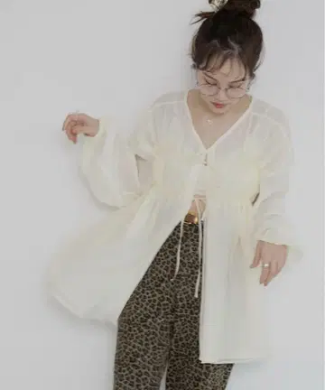 쌍둥이 눈꽃 레이어드 블라우스 아이보리