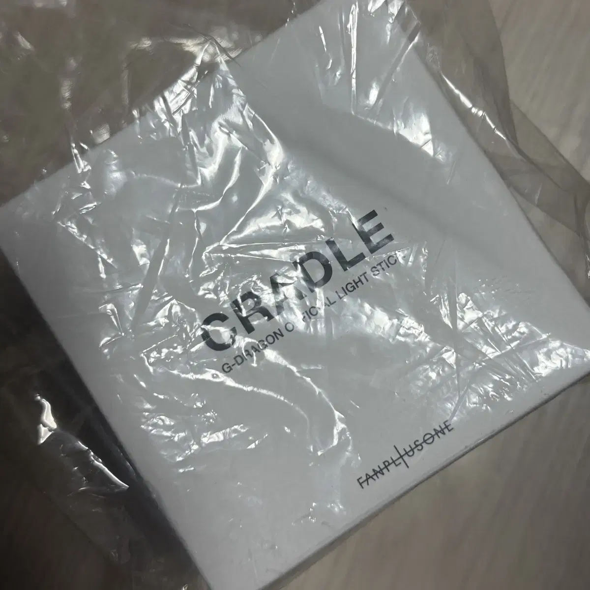 (Sealed) G-dragon lightstick Cradle Ubermensch Peaceminusone