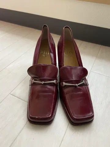Fin 버건디 스퀘어토 로퍼 24cm