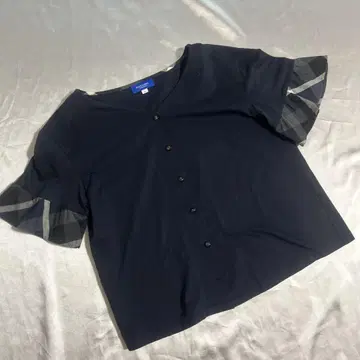 BLUE LABEL CRESTBRIDGE 블라우스 네이비 프릴 소매