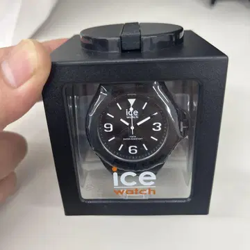 ice watch 아날로그 손목시계 블랙 컬러 미사용