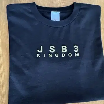 3대째 JSB3 KINGDOM 자수 로고 티셔츠 M 사이즈