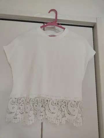 ZARA 화이트 레이스 티셔츠 M 사이즈