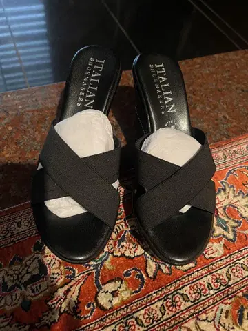 ITALIAN SHOE MAKERS 블랙 샌들 36