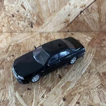 교쇼 1/64 스카이라인 25GT TURBO
