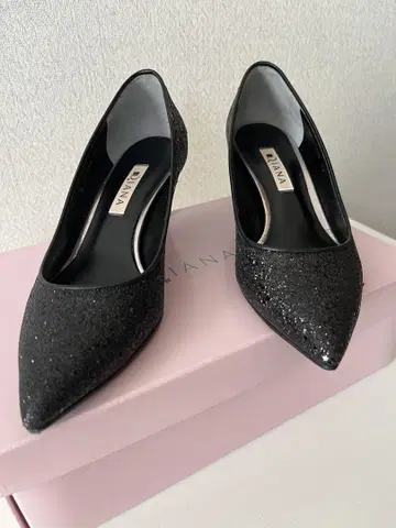 DIANA 블랙 별 글리터 펌프스