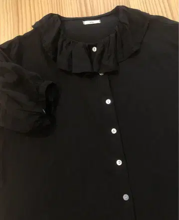 sloe 린넨 프릴 칼라 블라우스 블랙