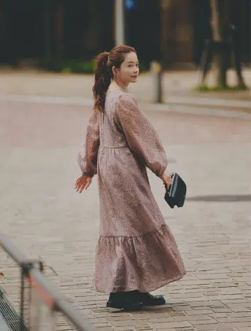 타카야마 나오코 씨 콜라보레이션 eiis 글로벌 워크 티어드 원피스