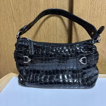 코코피오레 에나멜 블랙 크로커다일풍 핸드백