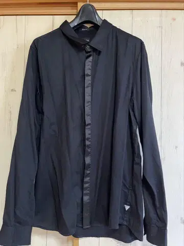 GUESS 블랙 슬림핏 긴팔 셔츠