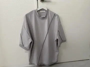 PUBLIC TOKYO 멜로 종이상자 TEE