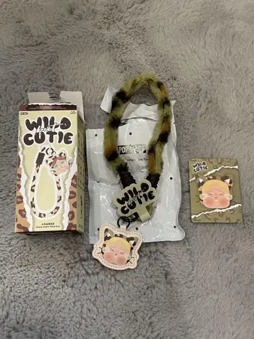 POPMART crybaby wild but cutie 폰 참