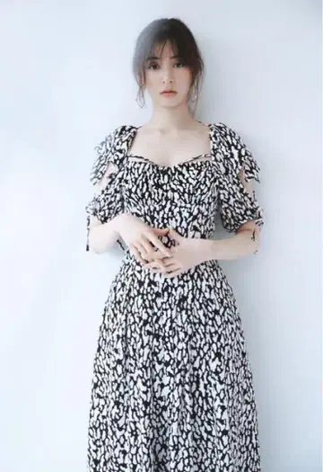 슬리브 디자인 스퀘어 넥 원피스 snidel