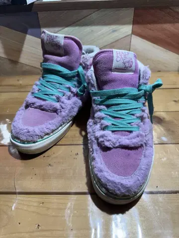 VANS HALF CAB 퍼플 체크 무늬 퍼가 달린 스니커즈