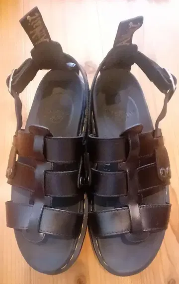 Dr. Martens 닥터마틴 블랙 스트랩 샌들