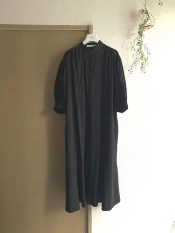 아메리칸 홀릭 블랙 7부 소매 밴드 카라 셔츠 원피스