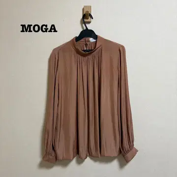 새상품급 MOGA 스탠드 넥 새틴 개더 블라우스