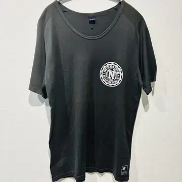 nonnative 남성용 티셔츠 다크 그레이 로고 티셔츠