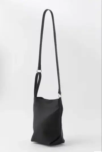 UNITED ARROWS 엠보싱 형태 파우치 백 숄더백