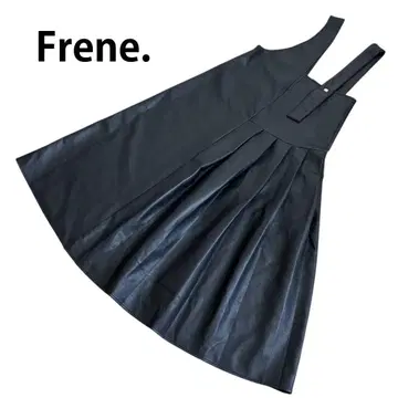 Frene. 인조 가죽 비대칭 플리츠 잔스카 블랙