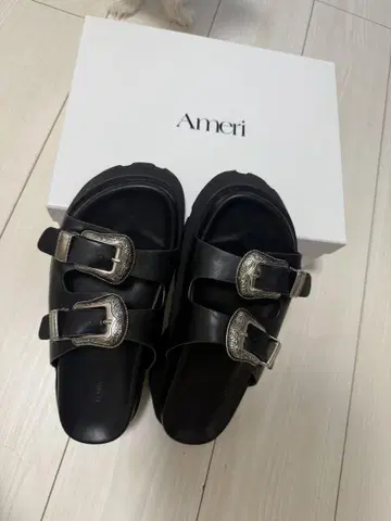 Ameri 블랙 더블 버클 샌들