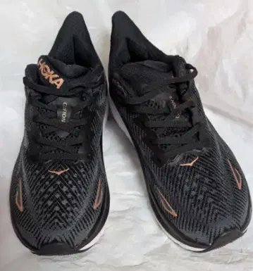 24.5cm 여성용 HOKA 러닝화