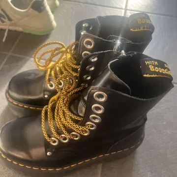 JADON MAX 8 홀 부츠 Dr.Martens