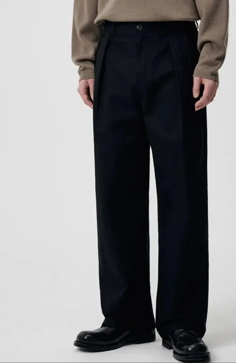 (36) Musinsa Standard Two-Tuck Wide Chino Pants Black *Like New* 