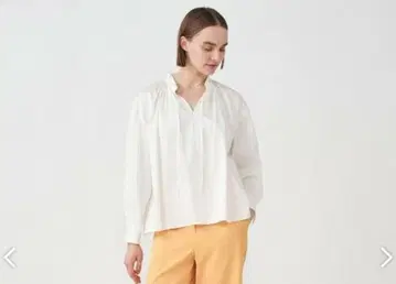 투모로우랜드 볼지이 새상품급 하이 카운트 새틴 넥 프릴 블라우스