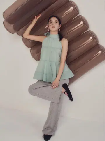 LILYBROWN 아메스리티어드 블라우스