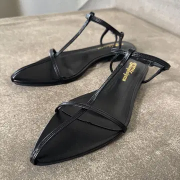 블랙 스트랩 플랫 샌들 23.5cm 새상품급
