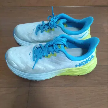 HOKA 러닝화