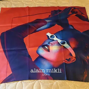 alain mikli 그래픽 스카프