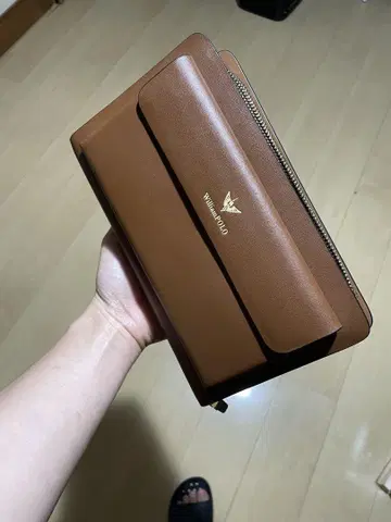브라운 가죽 클러치백