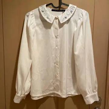 로즈 자수 블라우스