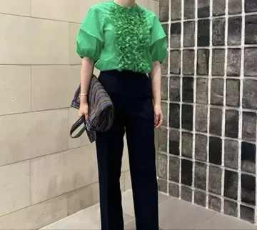 유나이티드 애로우즈 프릴 벌룬 슬리브 블라우스